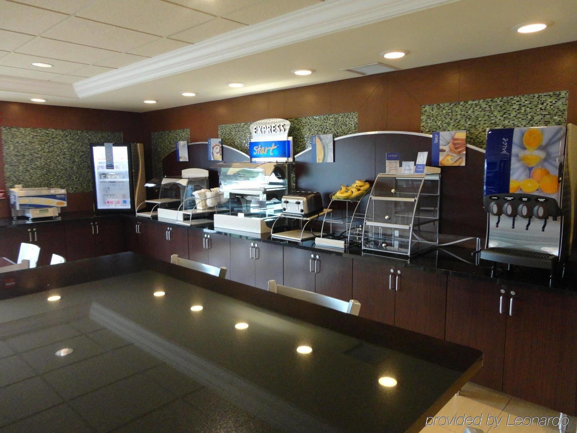 Holiday Inn Express Hotel & Suites Rogers By Ihg Restaurant foto